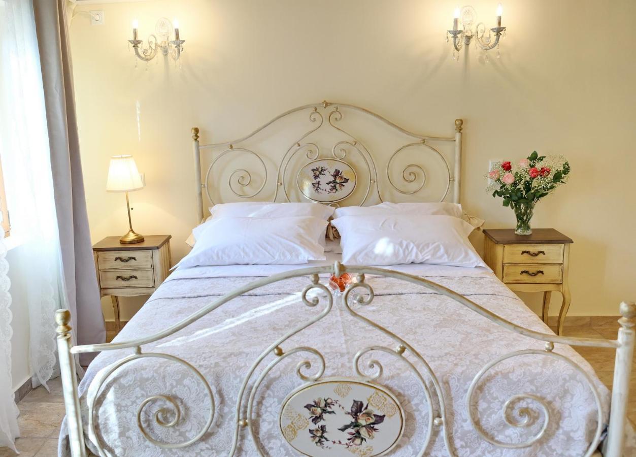 Castellmare Apartment นาฟปาคตอส ภายนอก รูปภาพ